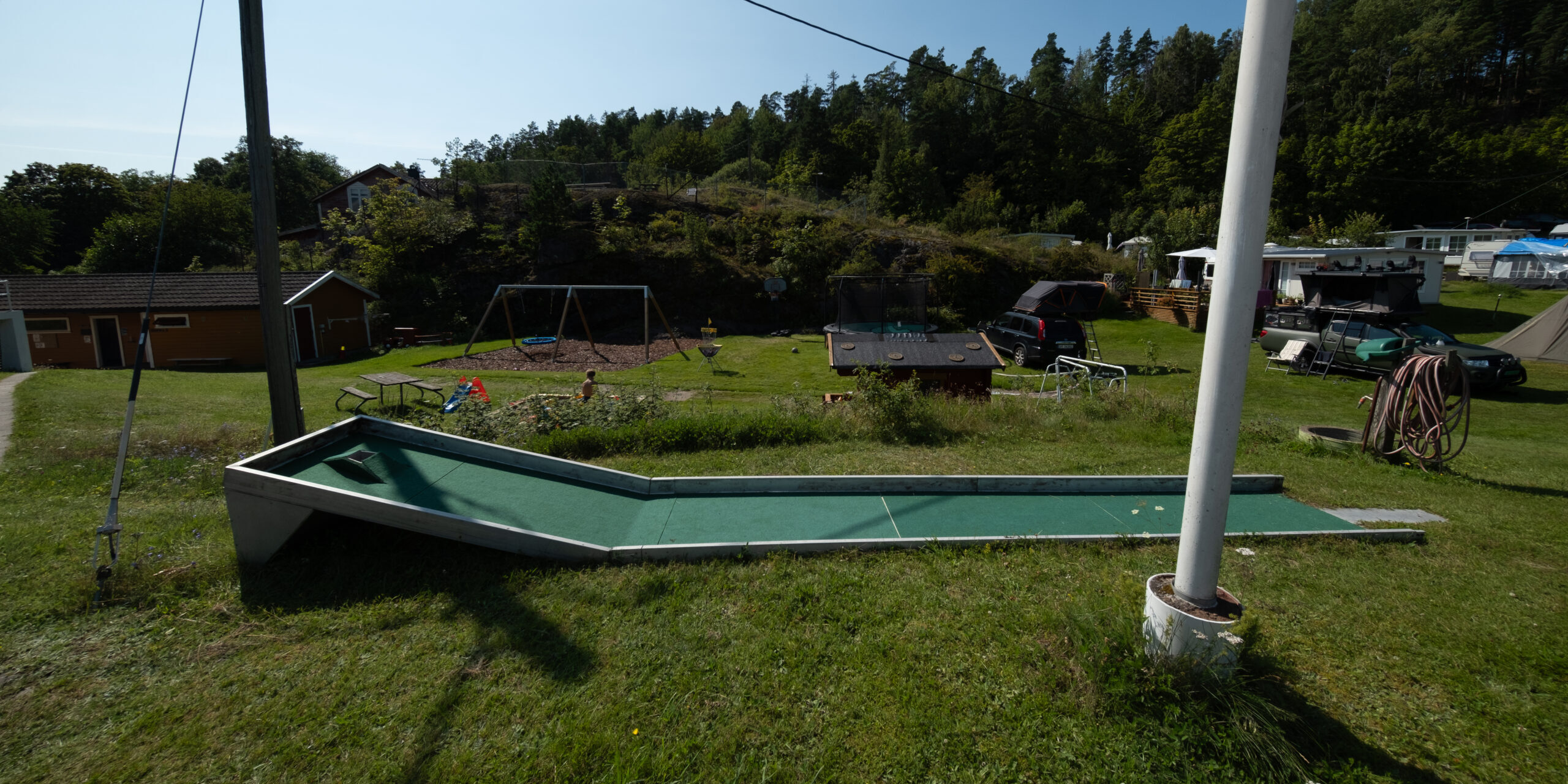 Mingolf, med lekeplass i bakgrunnen