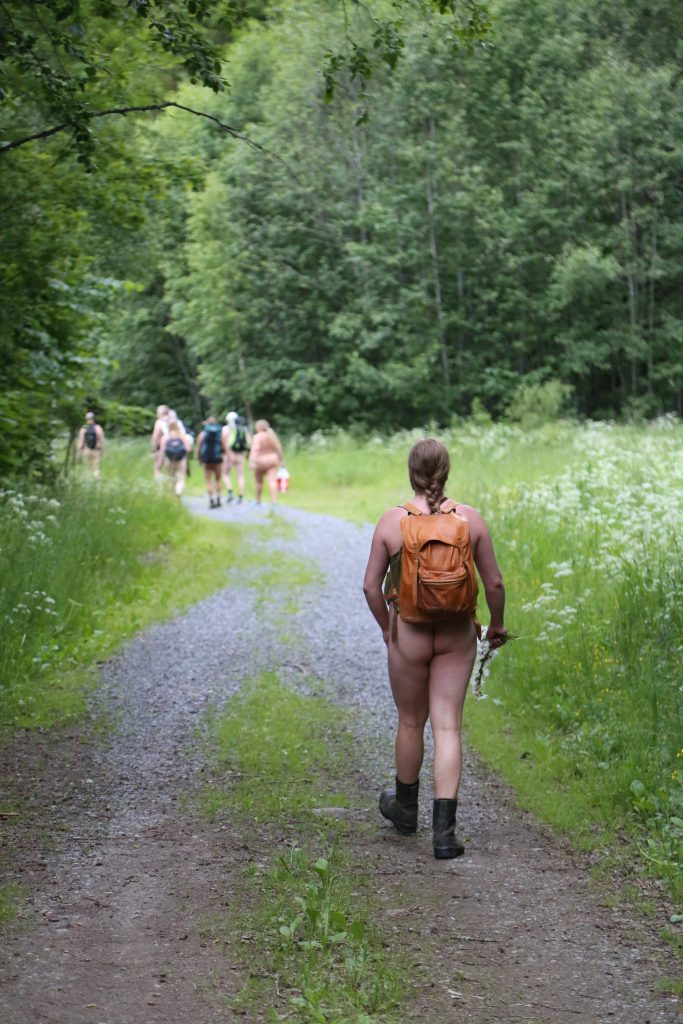 Stemningsbilde fra nakenvandring
