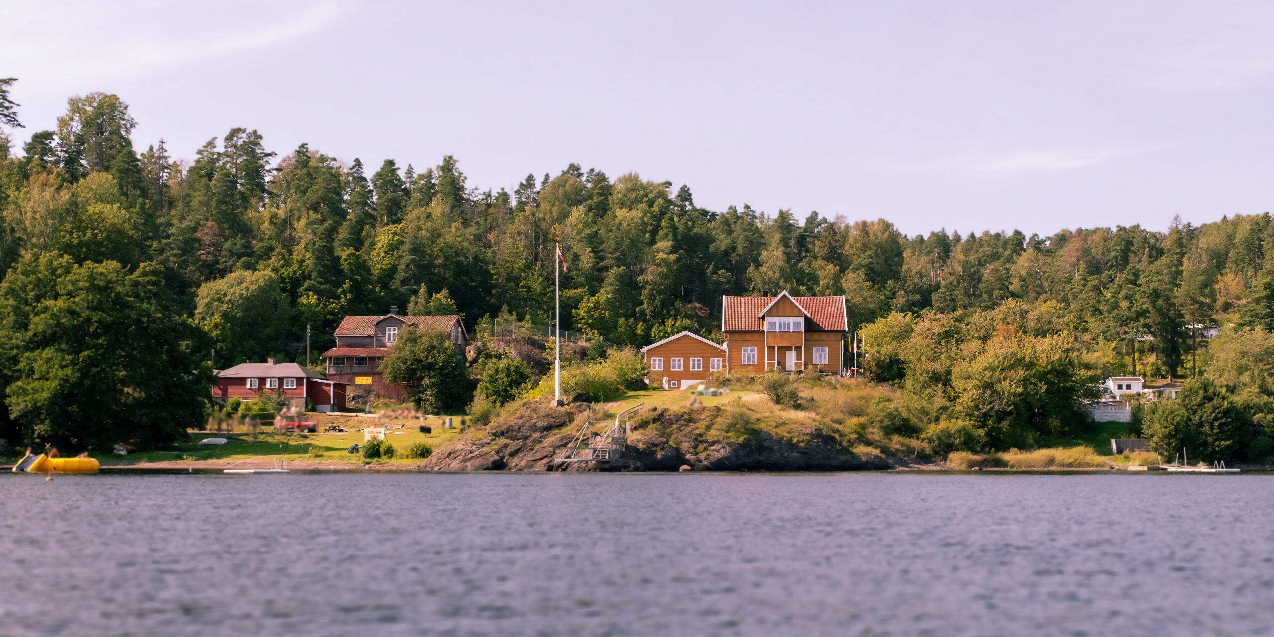 Bilde av Sjøhaug fra sjøen
