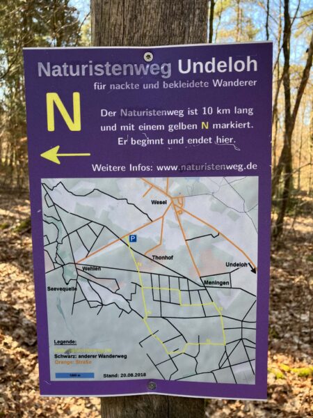 Kart og informasjonsplansje ved starten av Naturistenweg Undeloh