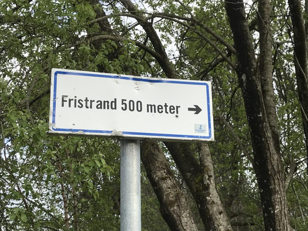Skiltet til Kollevåg naturiststrand